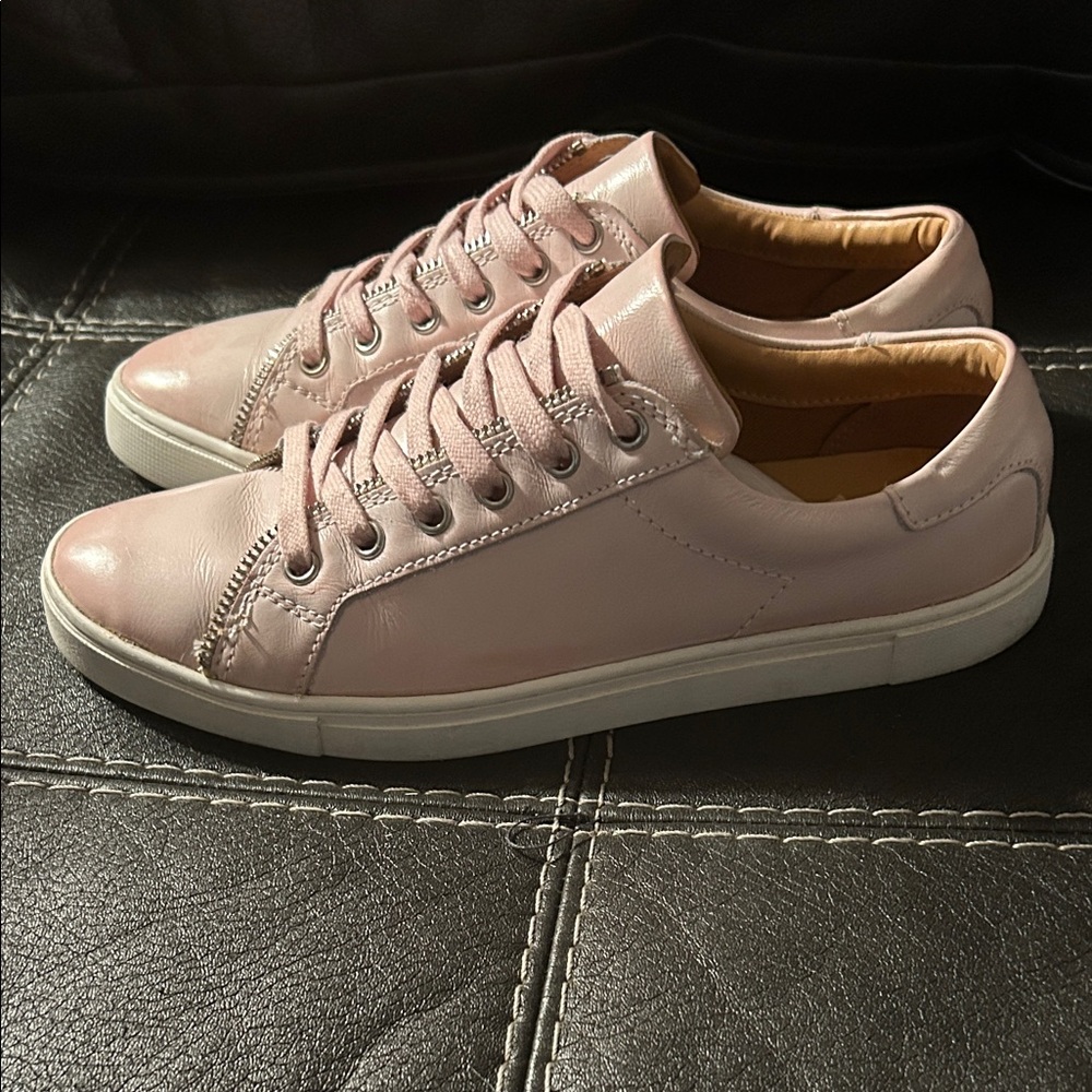 FRYE AND CO. Pink Leather Low Sindy Sneakers Moto Zip